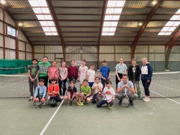 [𝗩𝗶𝗲 𝗱𝗲𝘀 𝗰𝗹𝘂𝗯𝘀 - 𝗖𝗦𝗔𝗠 𝗕𝗥𝗘𝗦𝗧]

🎾 Le samedi 15 juin, la section tennis enfants du Club Sportif et Artistique de la Marine de Brest a célébré son dernier cours...